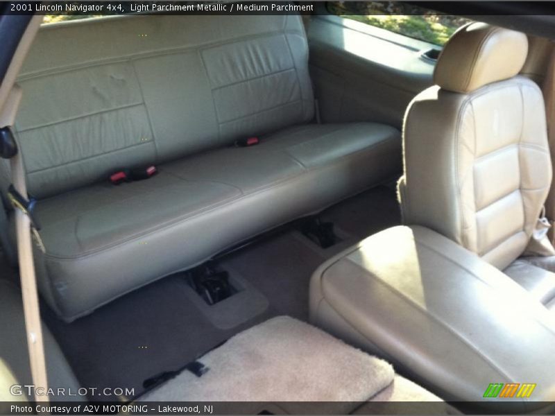 Light Parchment Metallic / Medium Parchment 2001 Lincoln Navigator 4x4
