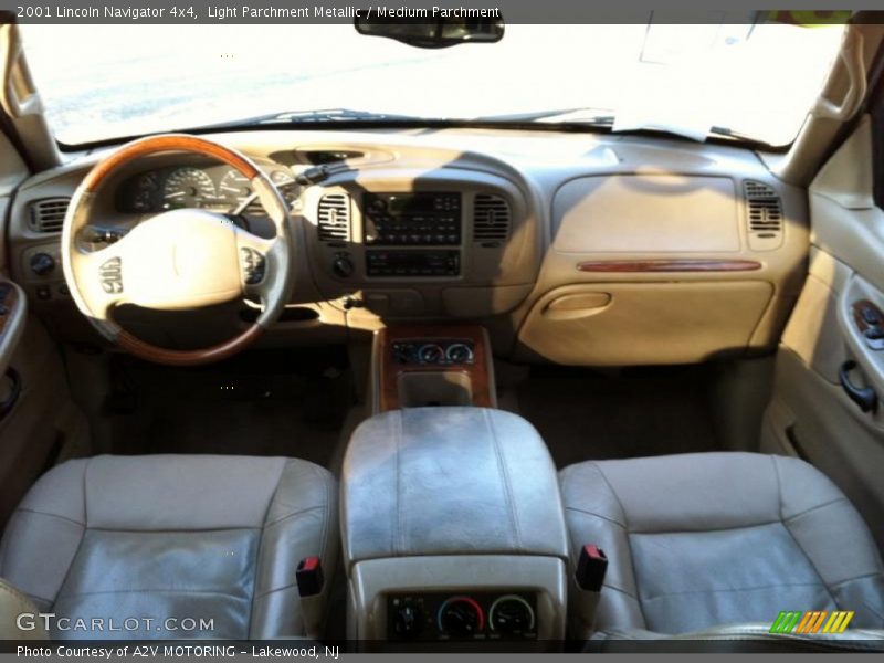 Light Parchment Metallic / Medium Parchment 2001 Lincoln Navigator 4x4