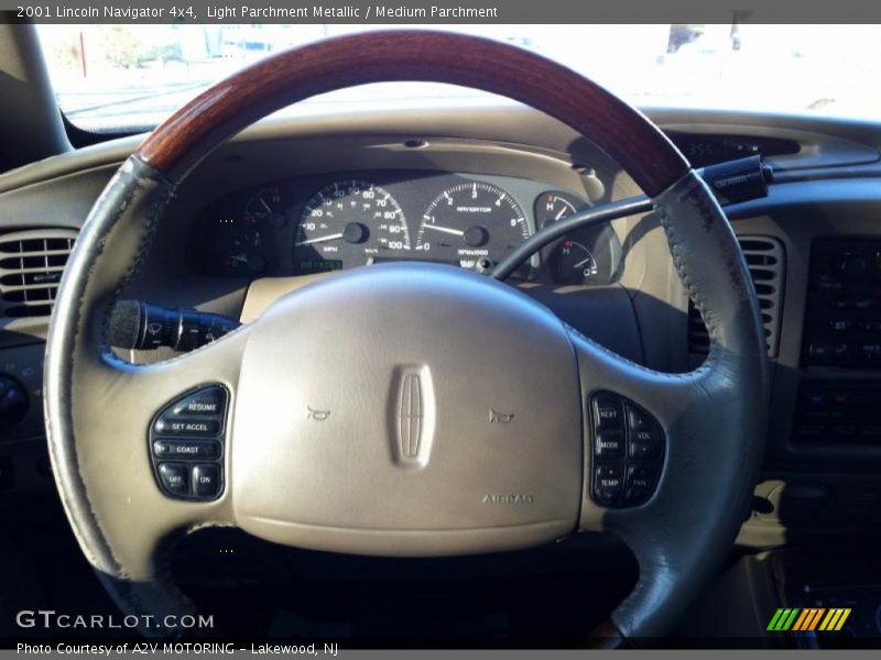 Light Parchment Metallic / Medium Parchment 2001 Lincoln Navigator 4x4