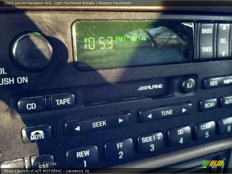 Light Parchment Metallic / Medium Parchment 2001 Lincoln Navigator 4x4