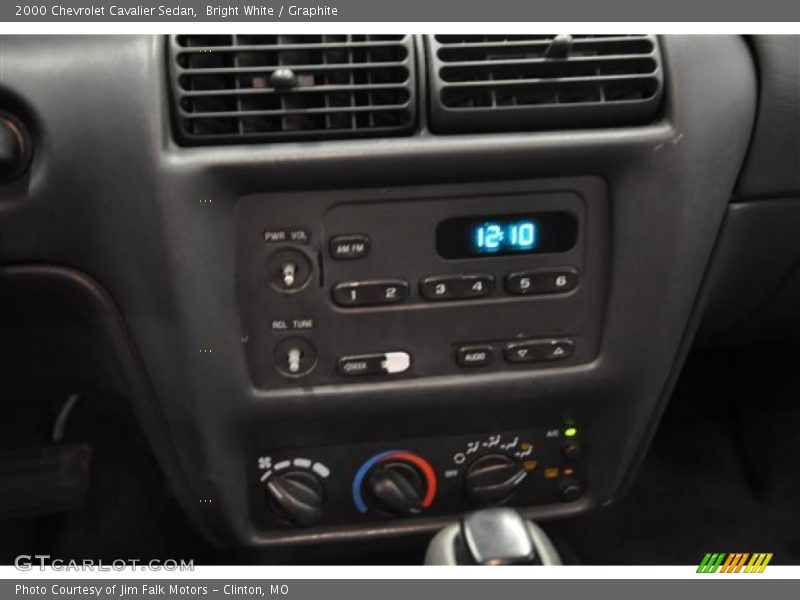 Bright White / Graphite 2000 Chevrolet Cavalier Sedan