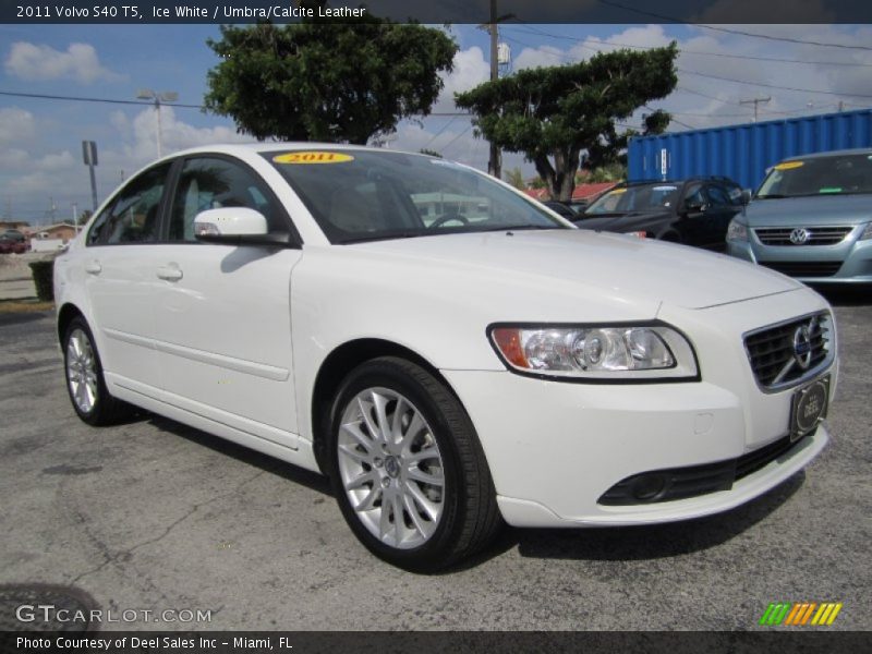 Ice White / Umbra/Calcite Leather 2011 Volvo S40 T5