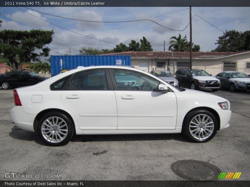 Ice White / Umbra/Calcite Leather 2011 Volvo S40 T5