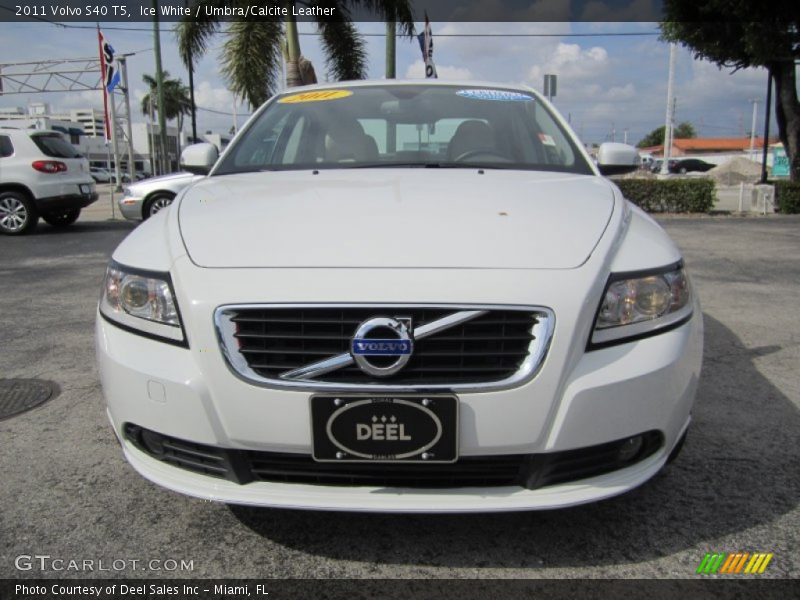 Ice White / Umbra/Calcite Leather 2011 Volvo S40 T5