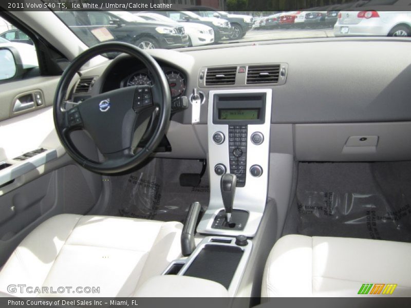 Ice White / Umbra/Calcite Leather 2011 Volvo S40 T5