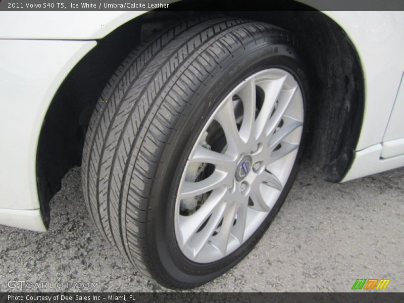 Ice White / Umbra/Calcite Leather 2011 Volvo S40 T5