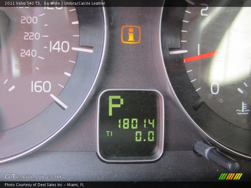 Ice White / Umbra/Calcite Leather 2011 Volvo S40 T5