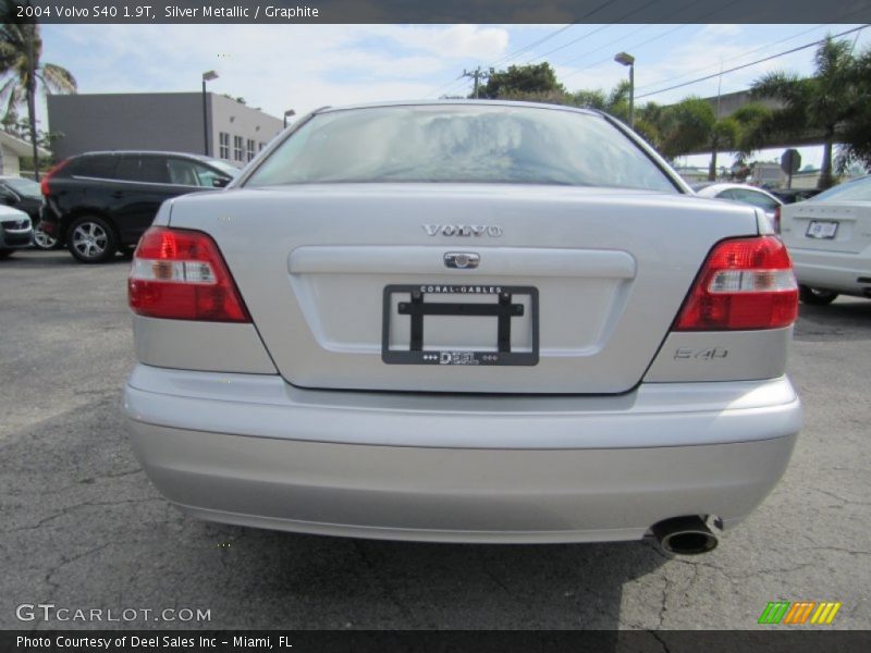 Silver Metallic / Graphite 2004 Volvo S40 1.9T