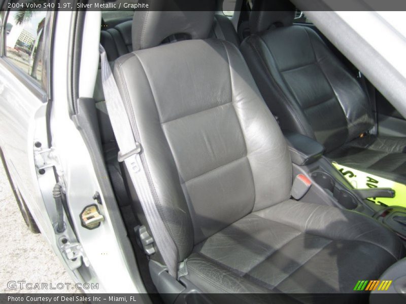 Silver Metallic / Graphite 2004 Volvo S40 1.9T