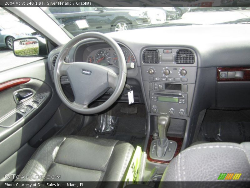 Silver Metallic / Graphite 2004 Volvo S40 1.9T
