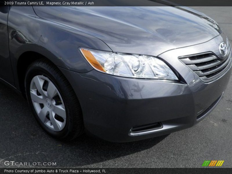 Magnetic Gray Metallic / Ash 2009 Toyota Camry LE
