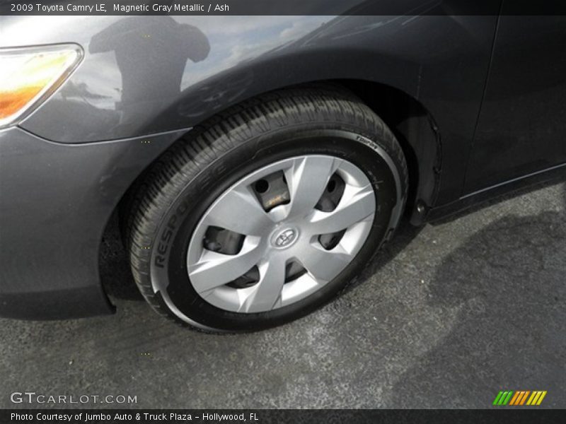 Magnetic Gray Metallic / Ash 2009 Toyota Camry LE