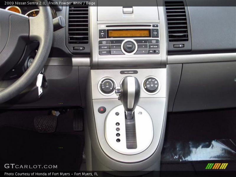 Fresh Powder White / Beige 2009 Nissan Sentra 2.0