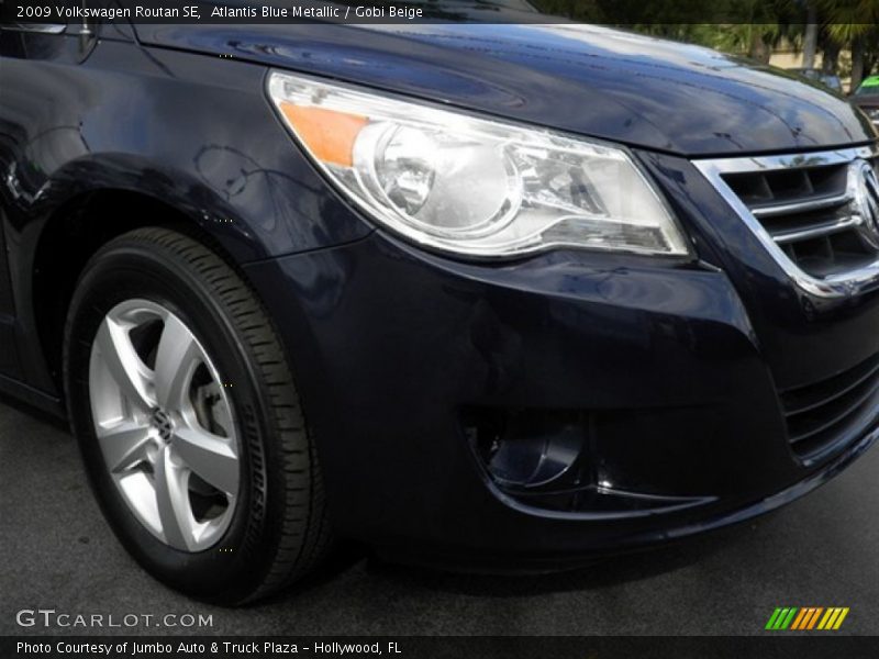 Atlantis Blue Metallic / Gobi Beige 2009 Volkswagen Routan SE