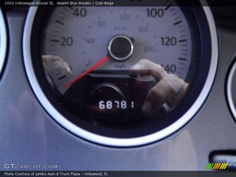 Atlantis Blue Metallic / Gobi Beige 2009 Volkswagen Routan SE