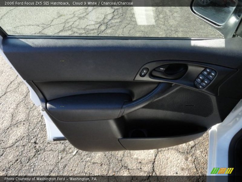 Cloud 9 White / Charcoal/Charcoal 2006 Ford Focus ZX5 SES Hatchback