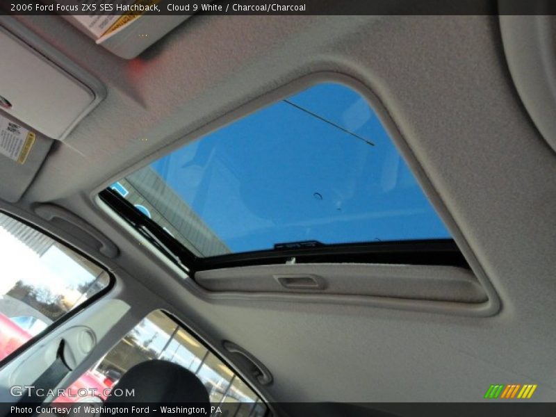 Cloud 9 White / Charcoal/Charcoal 2006 Ford Focus ZX5 SES Hatchback