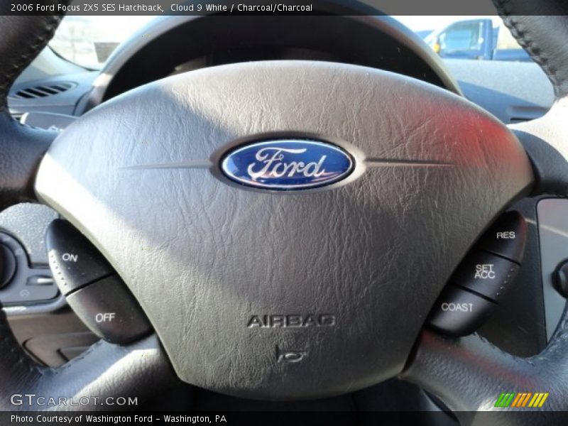 Cloud 9 White / Charcoal/Charcoal 2006 Ford Focus ZX5 SES Hatchback