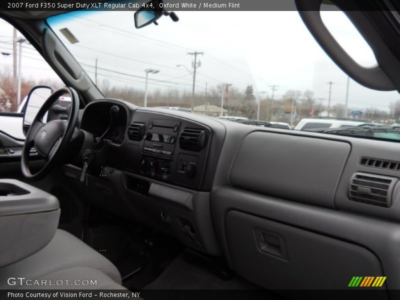 Oxford White / Medium Flint 2007 Ford F350 Super Duty XLT Regular Cab 4x4