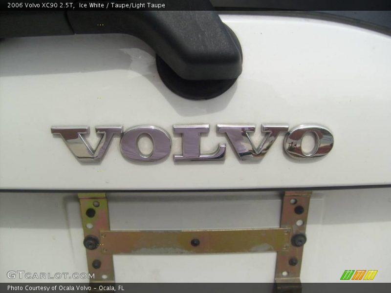 Ice White / Taupe/Light Taupe 2006 Volvo XC90 2.5T