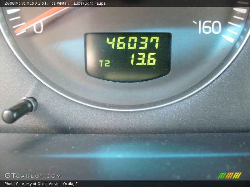 Ice White / Taupe/Light Taupe 2006 Volvo XC90 2.5T