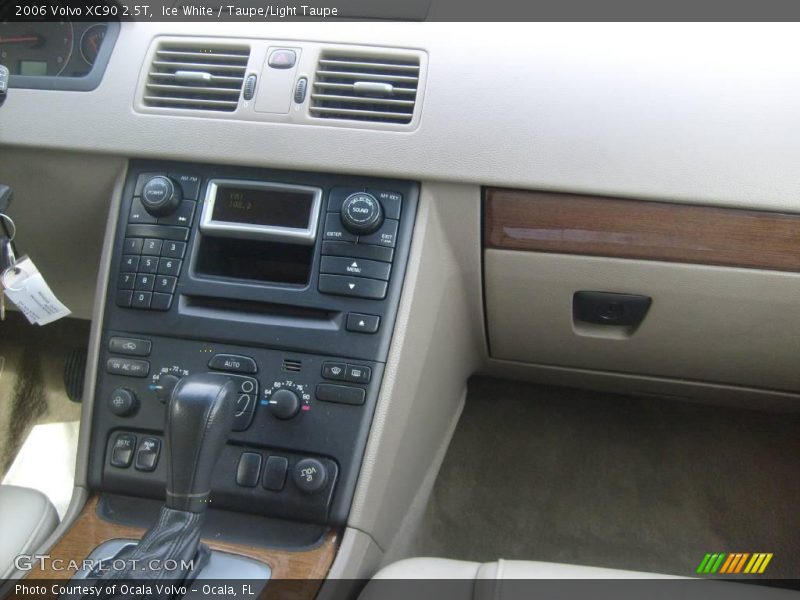Ice White / Taupe/Light Taupe 2006 Volvo XC90 2.5T