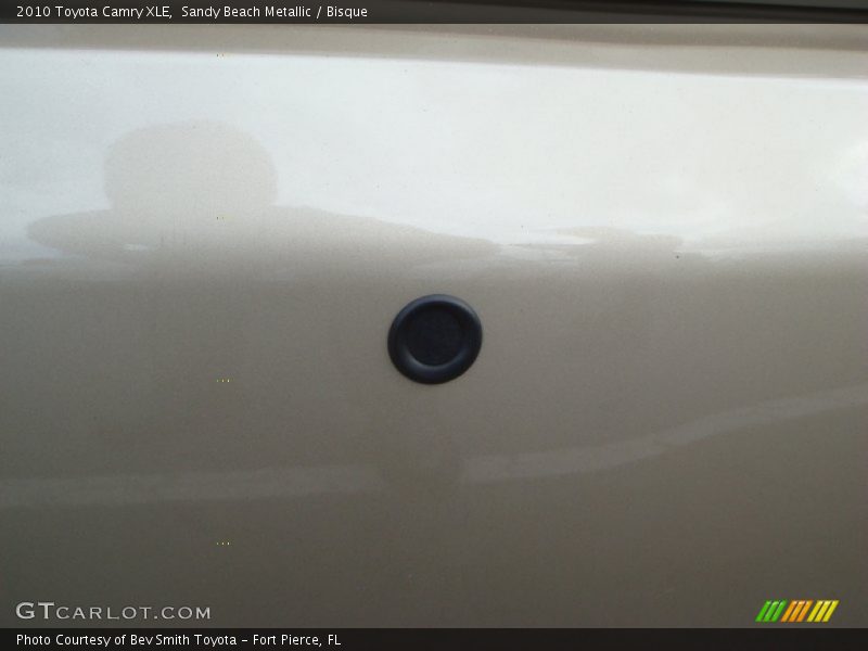 Sandy Beach Metallic / Bisque 2010 Toyota Camry XLE