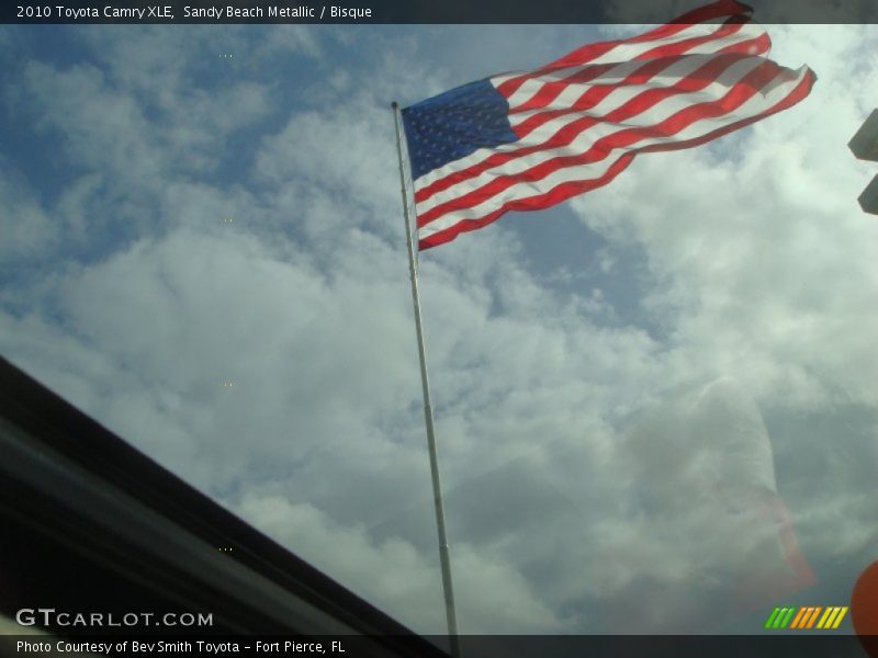 Sandy Beach Metallic / Bisque 2010 Toyota Camry XLE