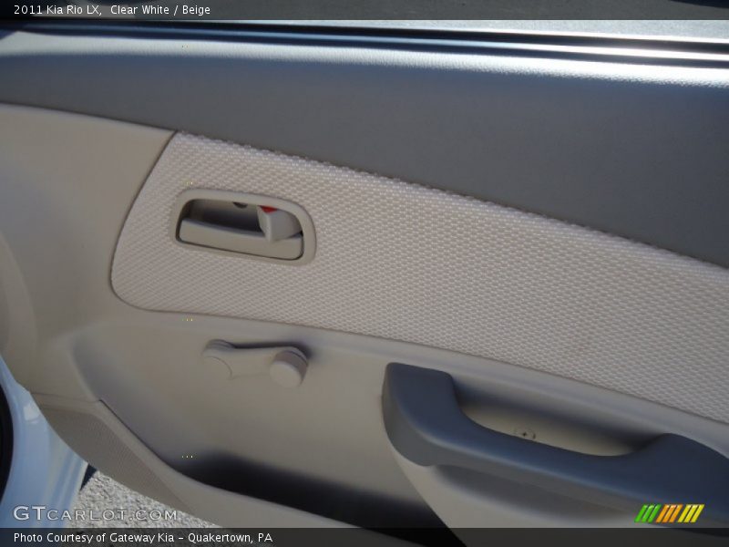 Clear White / Beige 2011 Kia Rio LX