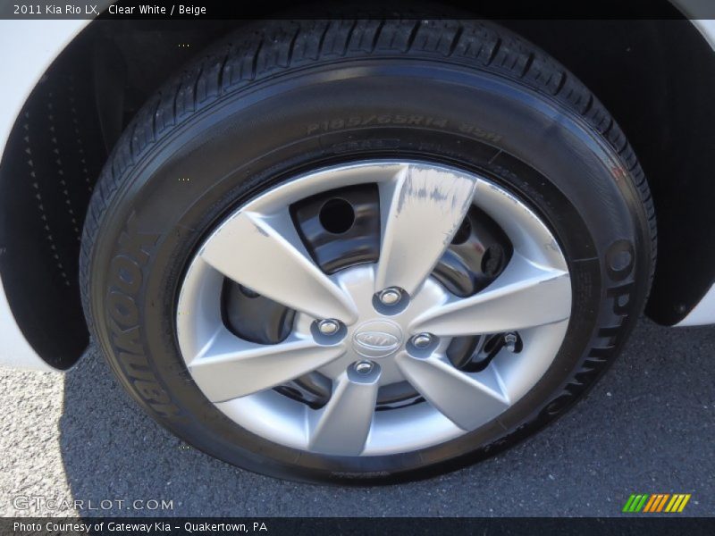 Clear White / Beige 2011 Kia Rio LX