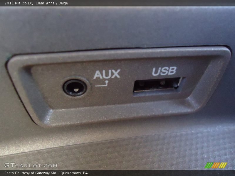Clear White / Beige 2011 Kia Rio LX