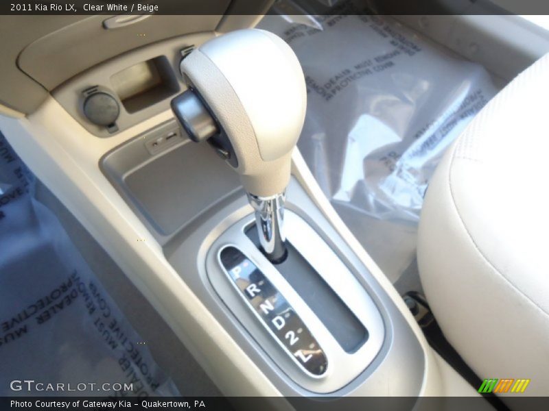 Clear White / Beige 2011 Kia Rio LX