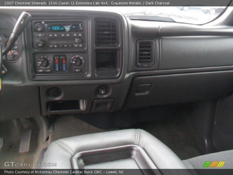 Graystone Metallic / Dark Charcoal 2007 Chevrolet Silverado 1500 Classic LS Extended Cab 4x4