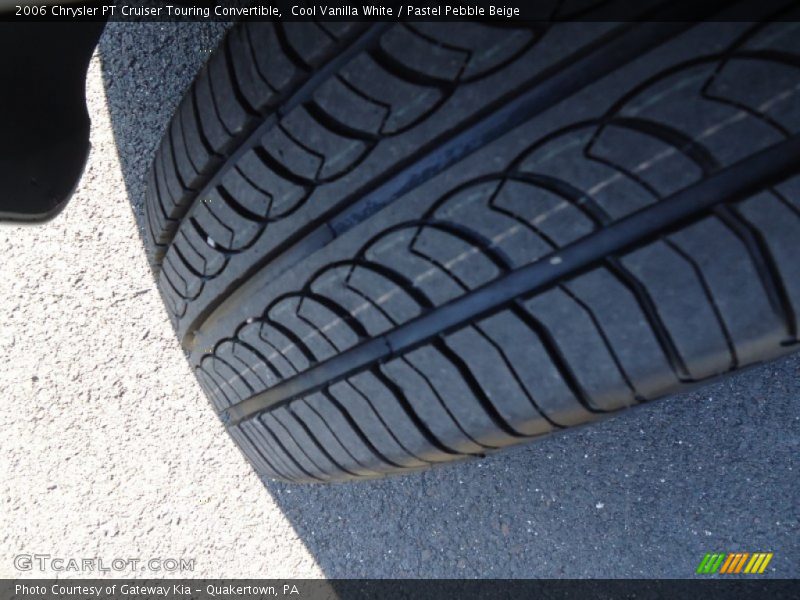 Cool Vanilla White / Pastel Pebble Beige 2006 Chrysler PT Cruiser Touring Convertible