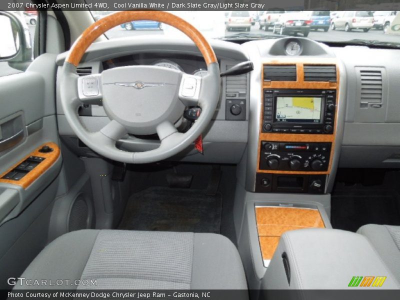 Dashboard of 2007 Aspen Limited 4WD