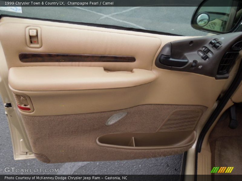 Champagne Pearl / Camel 1999 Chrysler Town & Country LX