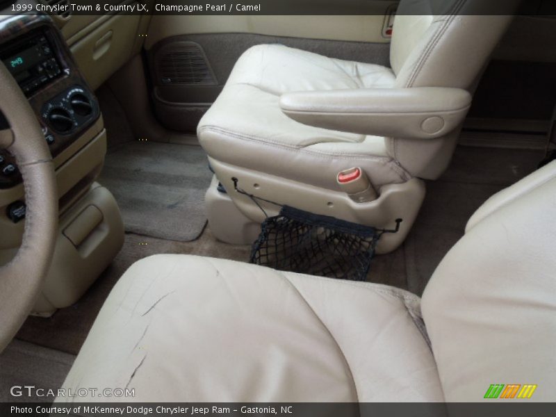 Champagne Pearl / Camel 1999 Chrysler Town & Country LX