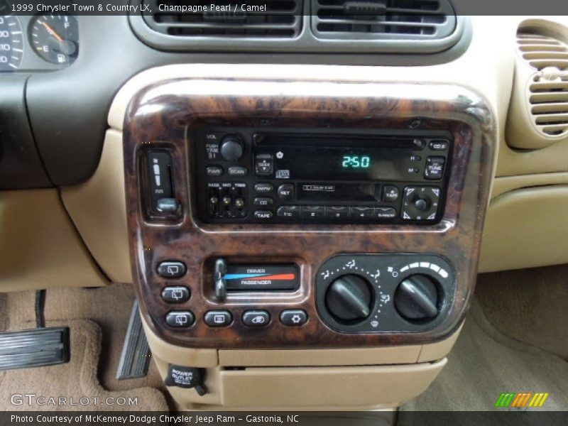 Champagne Pearl / Camel 1999 Chrysler Town & Country LX