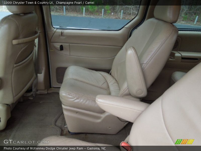 Champagne Pearl / Camel 1999 Chrysler Town & Country LX