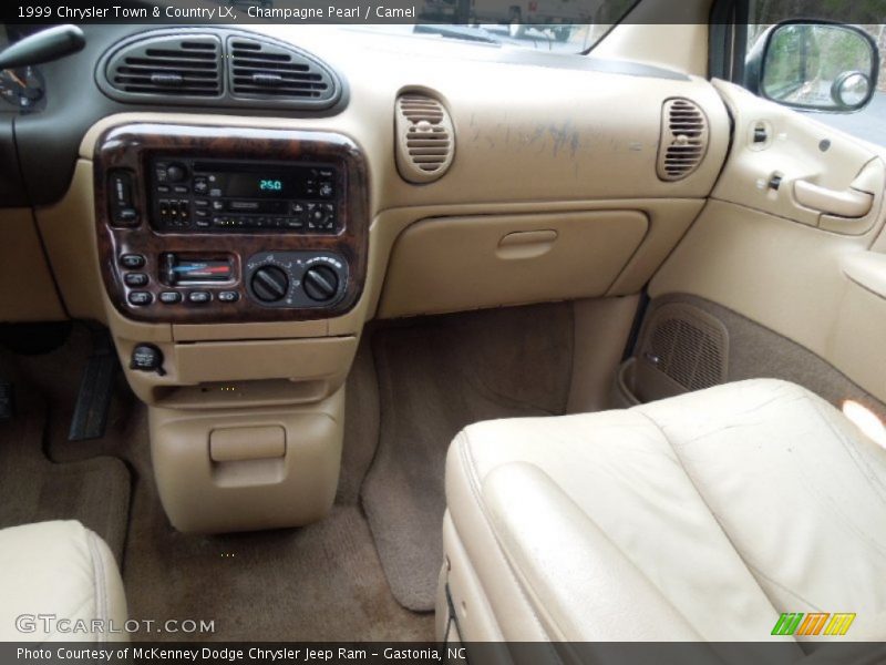 Champagne Pearl / Camel 1999 Chrysler Town & Country LX