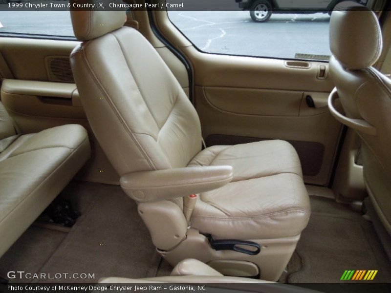 Champagne Pearl / Camel 1999 Chrysler Town & Country LX