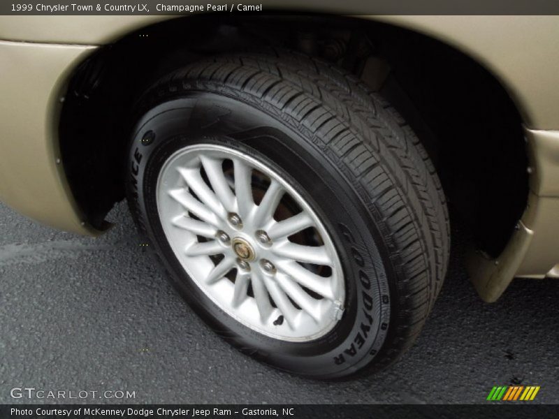 Champagne Pearl / Camel 1999 Chrysler Town & Country LX