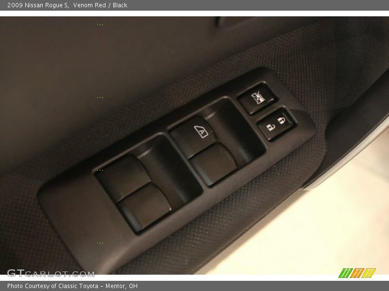Venom Red / Black 2009 Nissan Rogue S