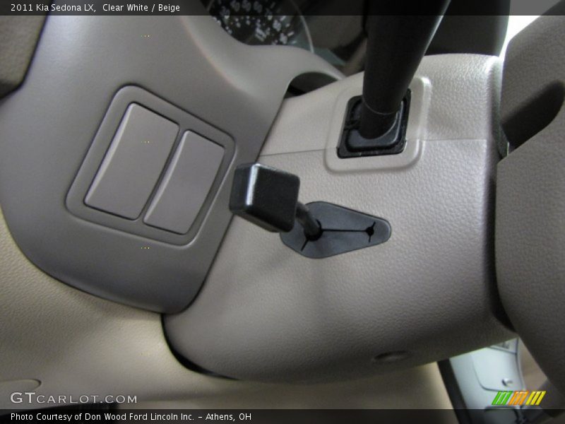 Clear White / Beige 2011 Kia Sedona LX