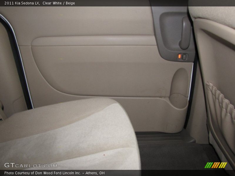 Clear White / Beige 2011 Kia Sedona LX