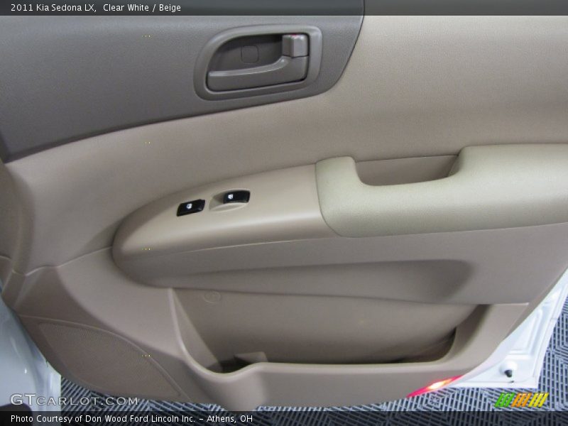 Clear White / Beige 2011 Kia Sedona LX