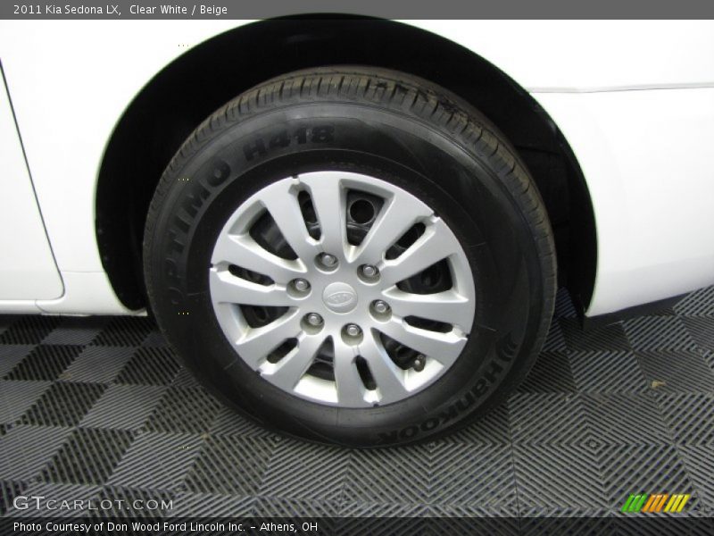 Clear White / Beige 2011 Kia Sedona LX