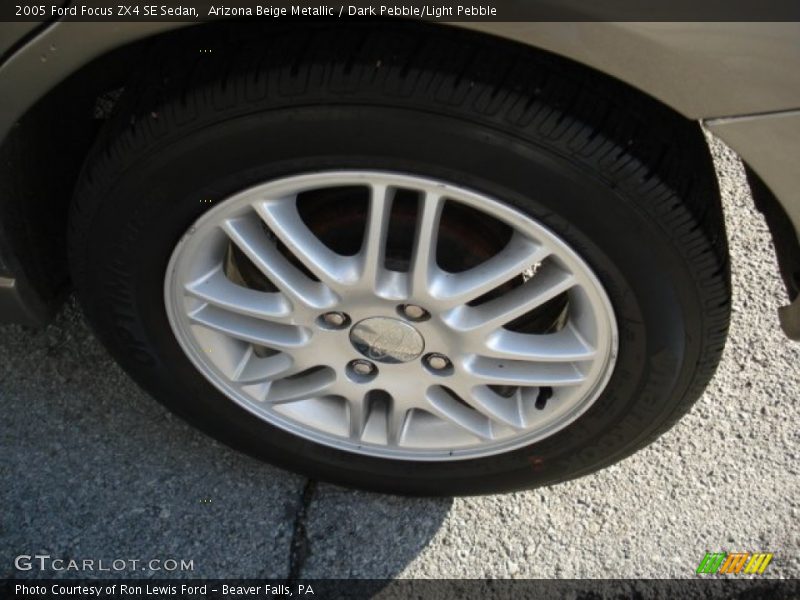 Arizona Beige Metallic / Dark Pebble/Light Pebble 2005 Ford Focus ZX4 SE Sedan