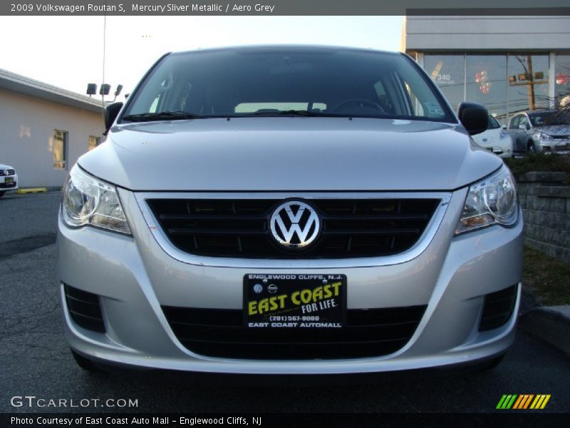 Mercury Sliver Metallic / Aero Grey 2009 Volkswagen Routan S