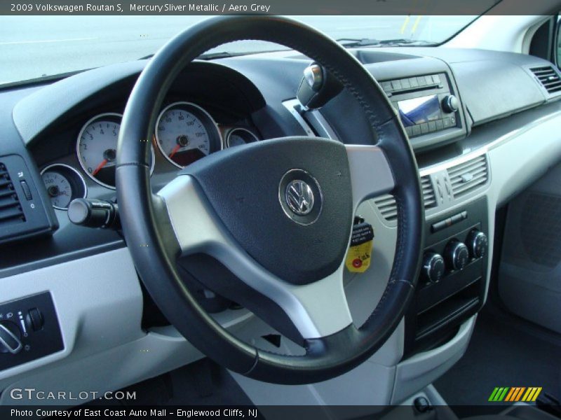 Mercury Sliver Metallic / Aero Grey 2009 Volkswagen Routan S